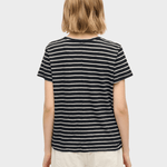 Studios Slub Embroidered T-shirt - Dame - Navy / Optic Stripe - Gumpel & Co