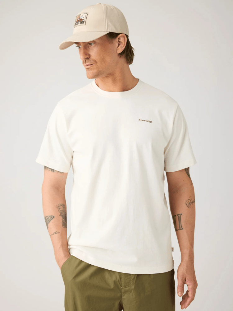 KNOWLEDGE COTTON APPAREL T-shirt m/tryk på ryggen - Herre - Egret