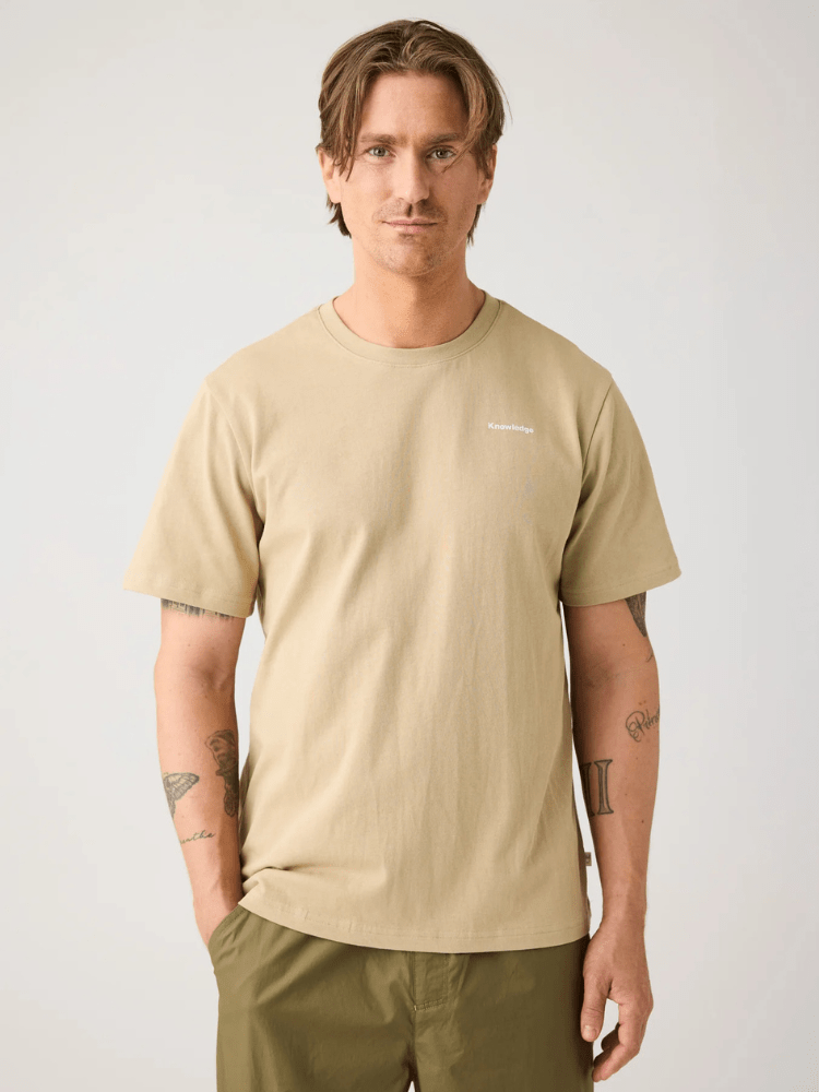 KNOWLEDGE COTTON APPAREL T-shirt m/tryk på ryggen - Herre - Twill