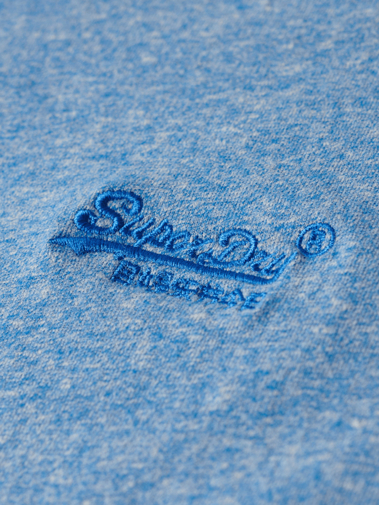 Organic Cotton Essential Logo Tshirt - Herre - Fresh Blue Grit - Gumpel & Co