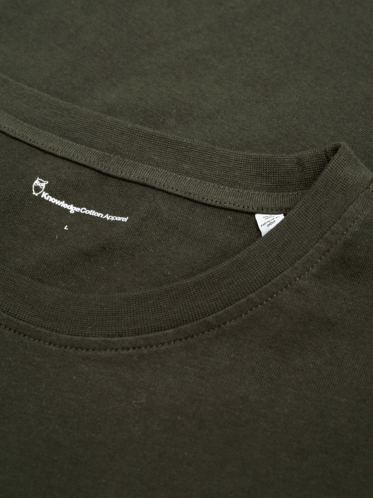 Badge T shirt - Herre - Forrest Night - Gumpel & Co