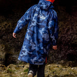 Advance Long Sleeve Surf Poncho - Voksne - Blue Camo/Orange - Gumpel & Co