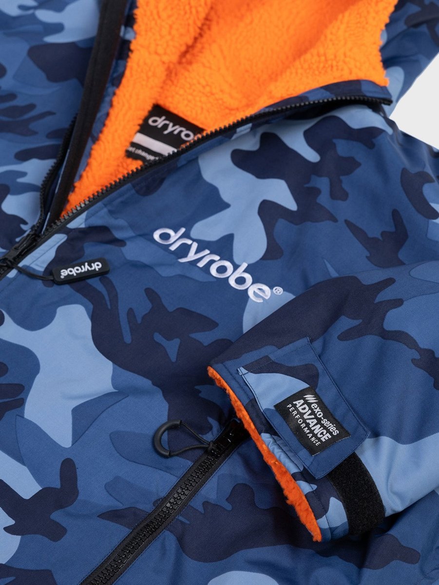 Advance Long Sleeve Surf Poncho - Voksne - Blue Camo/Orange - Gumpel & Co