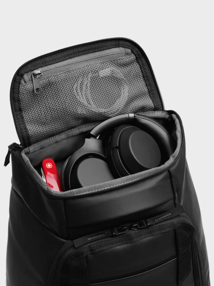 Hugger Backpack 30L - Black Out - Gumpel & Co