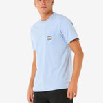 Surf Paradise Badge Tee Update - Herre - Ice Blue - Gumpel & Co