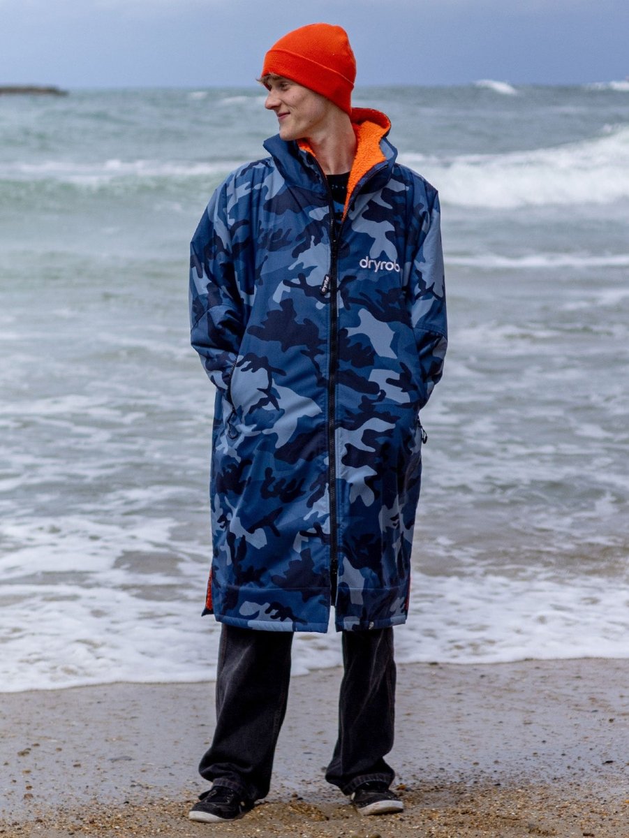 Advance Long Sleeve Surf Poncho - Voksne - Blue Camo/Orange - Gumpel & Co
