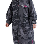 Advance Long Sleeve Surf Poncho | Voksne | Black Camo/Pink - Gumpel & Co