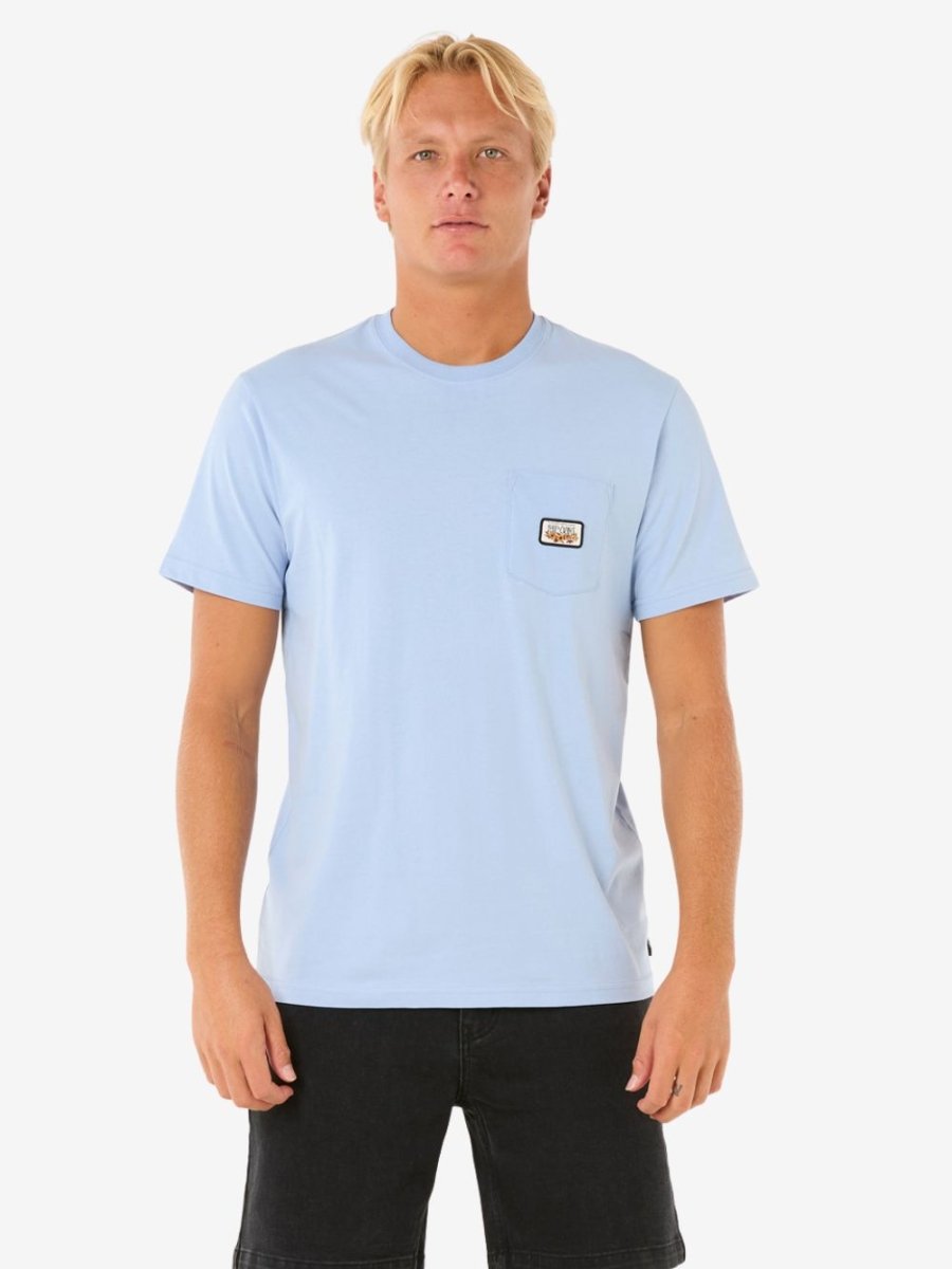 Surf Paradise Badge Tee Update - Herre - Ice Blue - Gumpel & Co