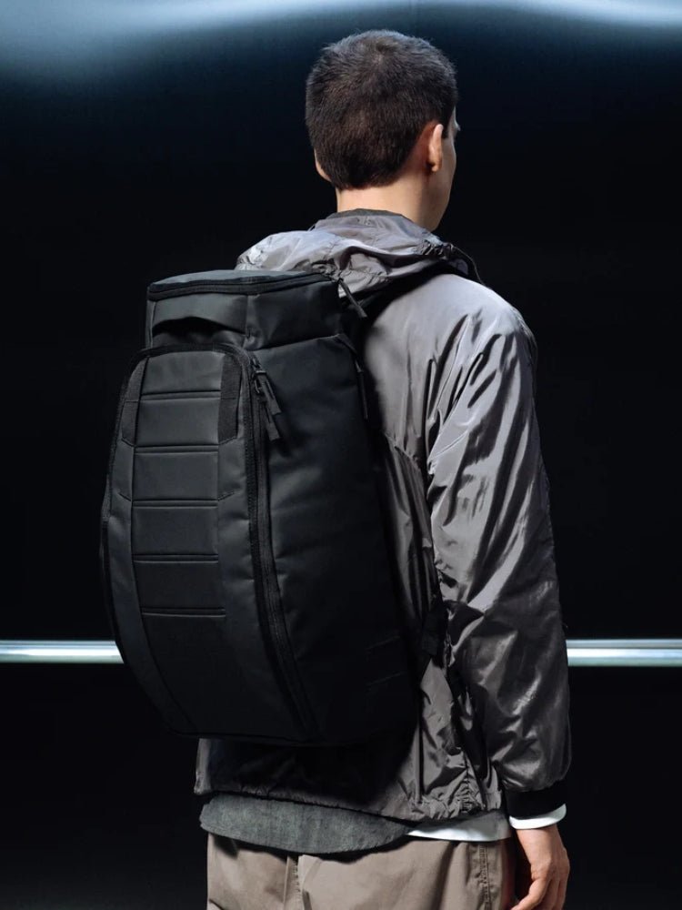 Hugger Backpack 30L - Black Out - Gumpel & Co