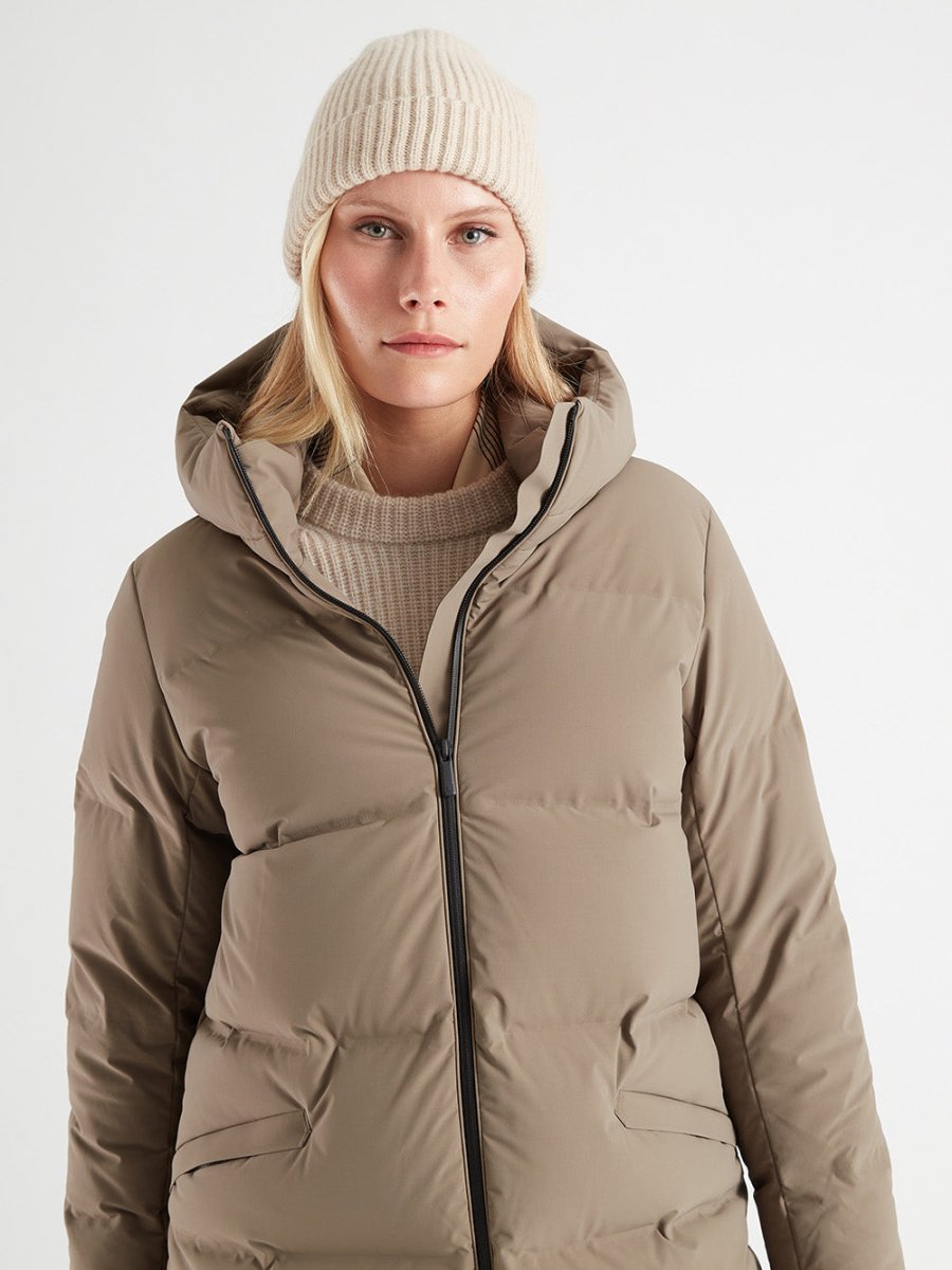 Thundra Dunfrakke - Dame - Dark Sand - Gumpel & Co