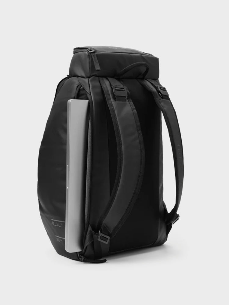 Hugger Backpack 30L - Black Out - Gumpel & Co