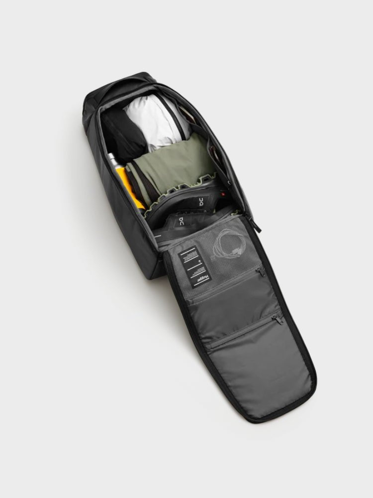 Hugger Backpack 30L - Black Out - Gumpel & Co