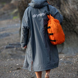 Advance Long Sleeve Surf Poncho - Voksne - Charc Grey/Orange - Gumpel & Co