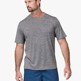 Capilene Cool Daily Graphic UV Tshirt - Herre - Boardlogo Grey - Gumpel & Co