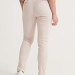 NEW CITY CHINO BUKSER TIL KVINDER | SILVER CLOUD - Gumpel & Co