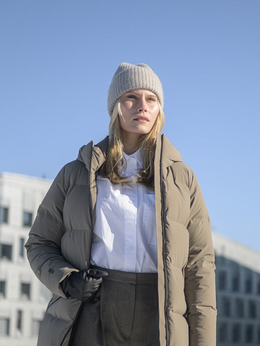 Thundra Dunfrakke - Dame - Dark Sand - Gumpel & Co