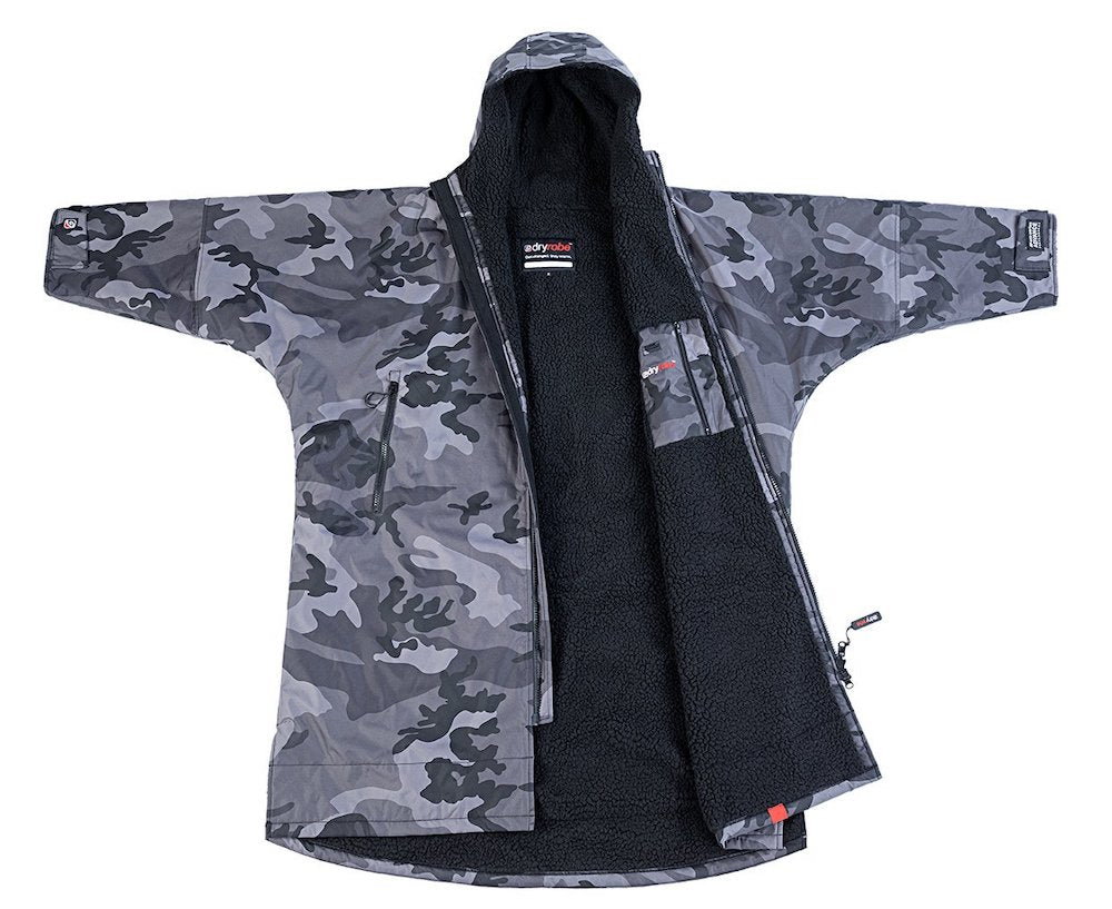 Advance Long Sleeve Surf Poncho - Voksne - Black Camo/Black - Gumpel & Co
