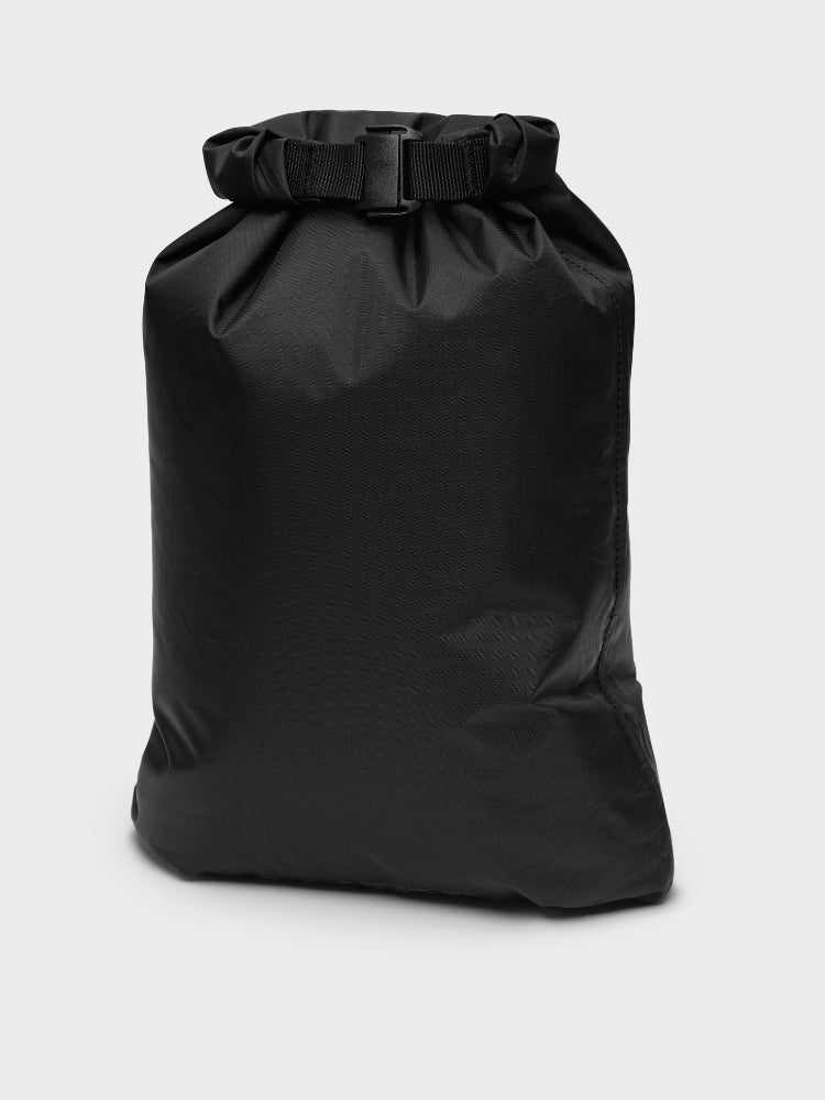 Essential Drybag 8L - Black Out - Gumpel & Co