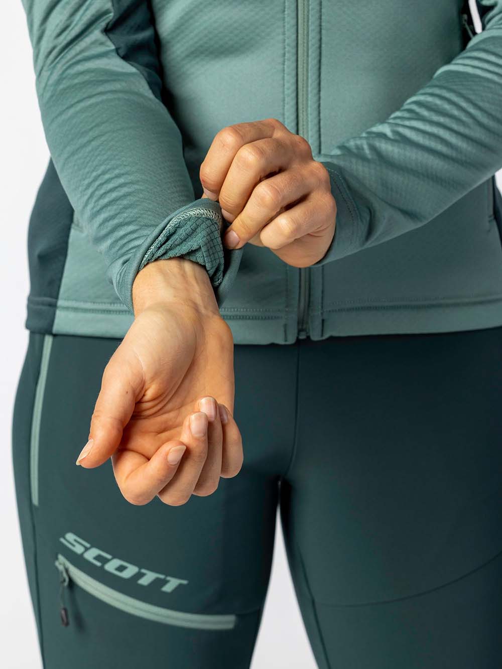 W Defined Light Pullover Midlayer - Dame - Black - Gumpel & Co