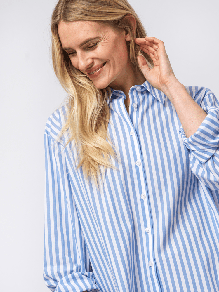 Vigga - Skjorte til damer - White/Powder Blue - Gumpel & Co