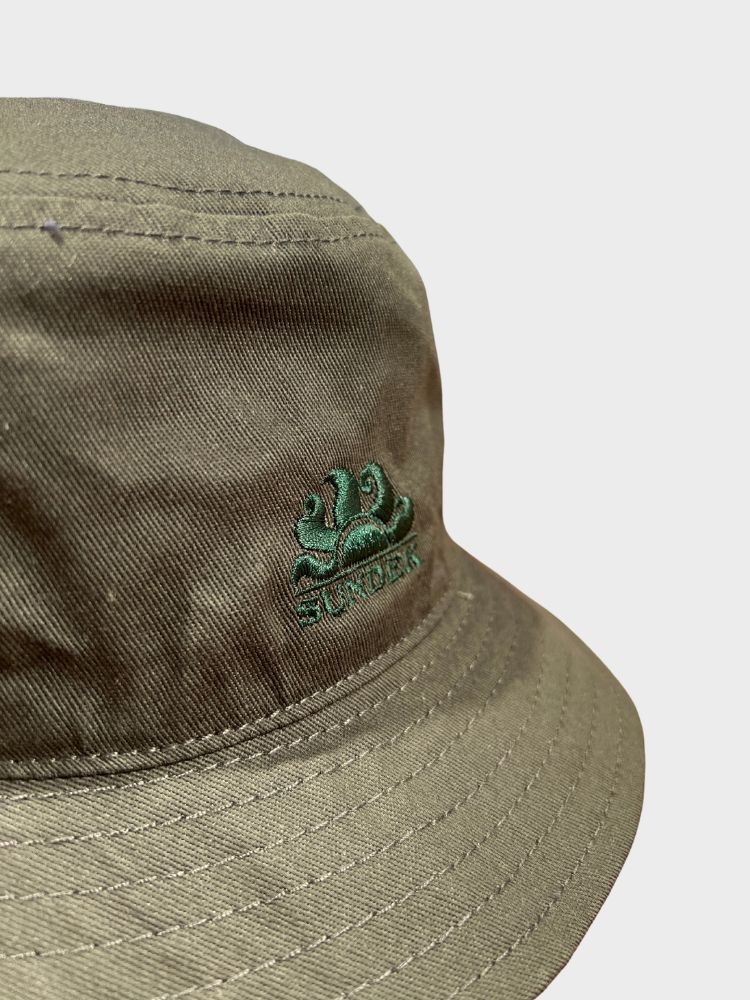 Bucket Hat med broderet logo - Unisex - Dark Green - Gumpel & Co